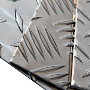 Лист нержавеющий рифленый 2,5х800х1500 мм 12Х18Н9 в наличии в Смоленске